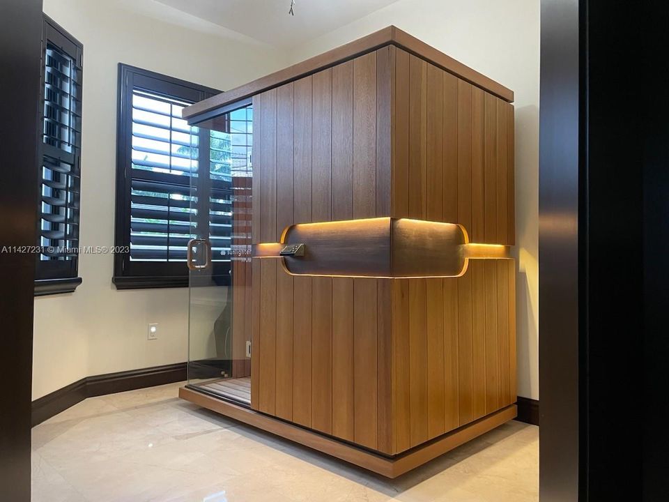 最近售出: $2,800,000 (7 贝兹, 4 浴室, 5965 平方英尺)