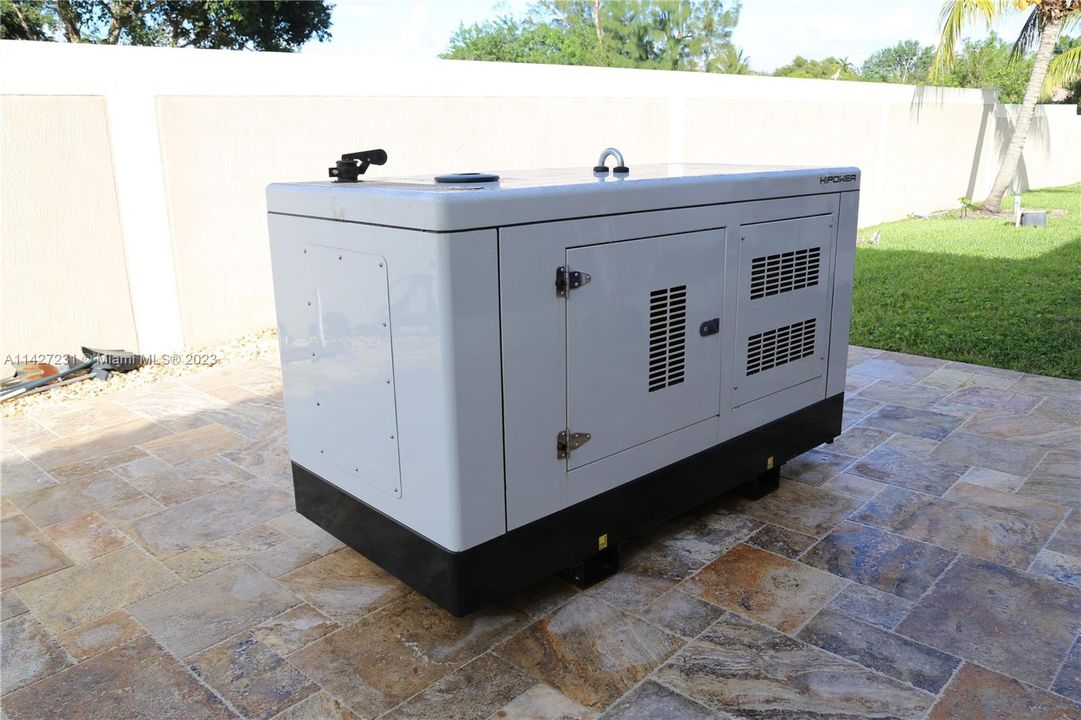 最近售出: $2,800,000 (7 贝兹, 4 浴室, 5965 平方英尺)