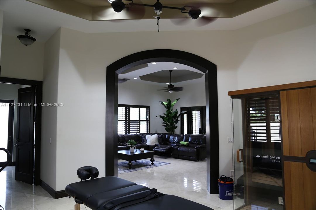 最近售出: $2,800,000 (7 贝兹, 4 浴室, 5965 平方英尺)