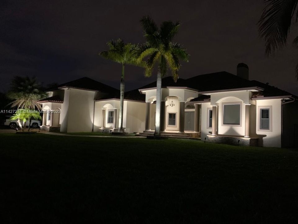 最近售出: $2,800,000 (7 贝兹, 4 浴室, 5965 平方英尺)