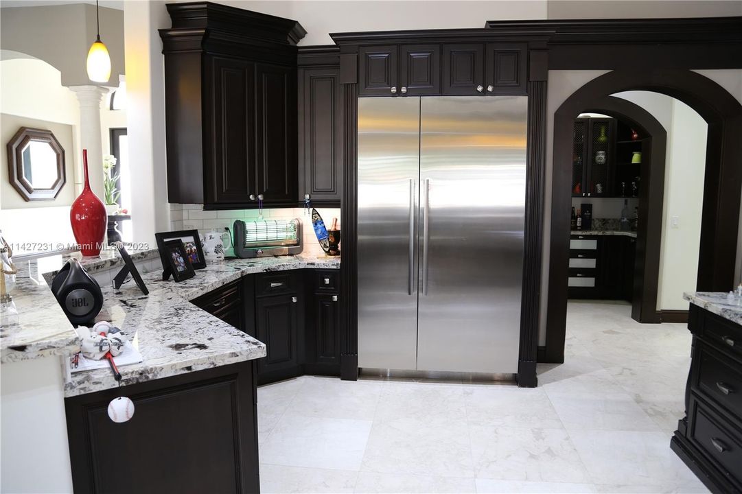 最近售出: $2,800,000 (7 贝兹, 4 浴室, 5965 平方英尺)