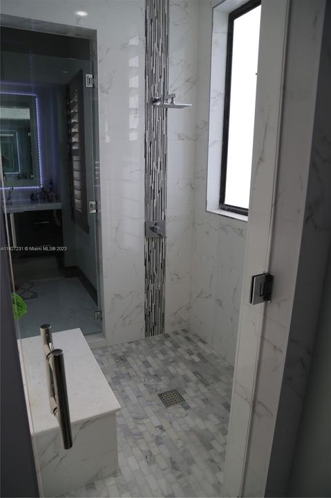 最近售出: $2,800,000 (7 贝兹, 4 浴室, 5965 平方英尺)