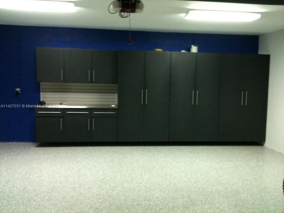 最近售出: $2,800,000 (7 贝兹, 4 浴室, 5965 平方英尺)