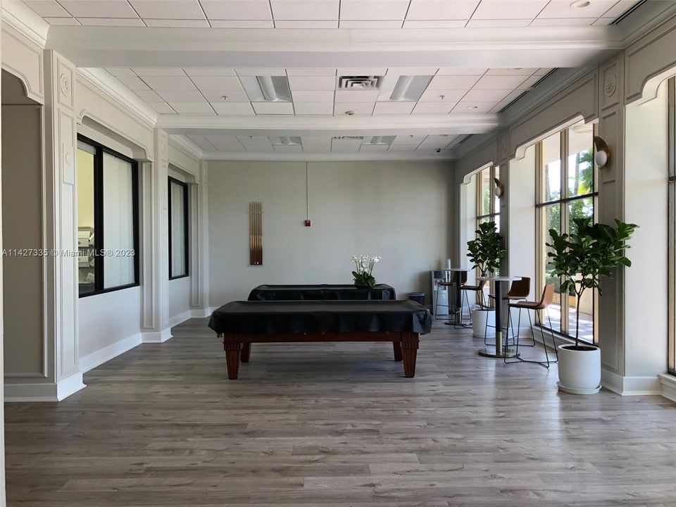 Recently Sold: $485,000 (1 beds, 1 baths, 930 Square Feet)