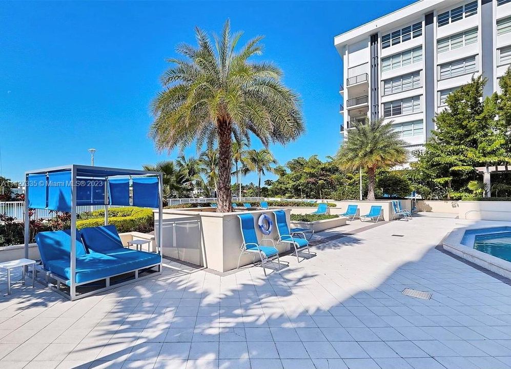 Recently Sold: $485,000 (1 beds, 1 baths, 930 Square Feet)