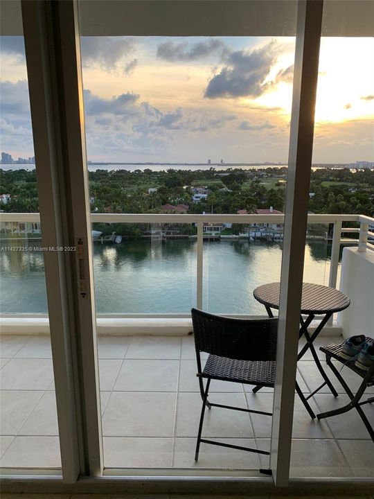 Recently Sold: $485,000 (1 beds, 1 baths, 930 Square Feet)