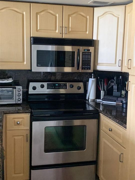 Recently Sold: $485,000 (1 beds, 1 baths, 930 Square Feet)