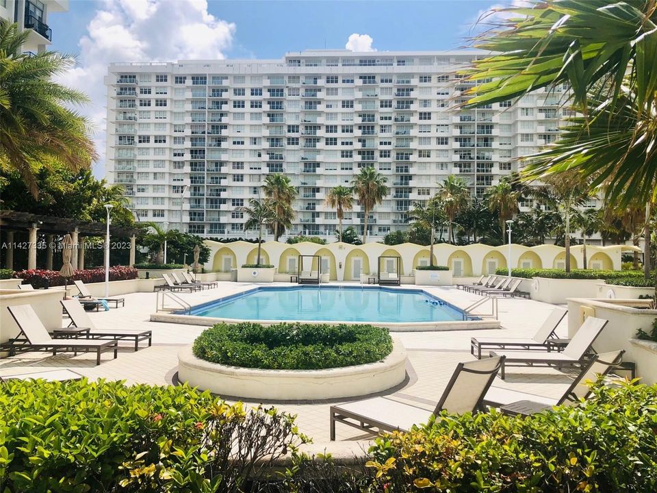 Recently Sold: $485,000 (1 beds, 1 baths, 930 Square Feet)