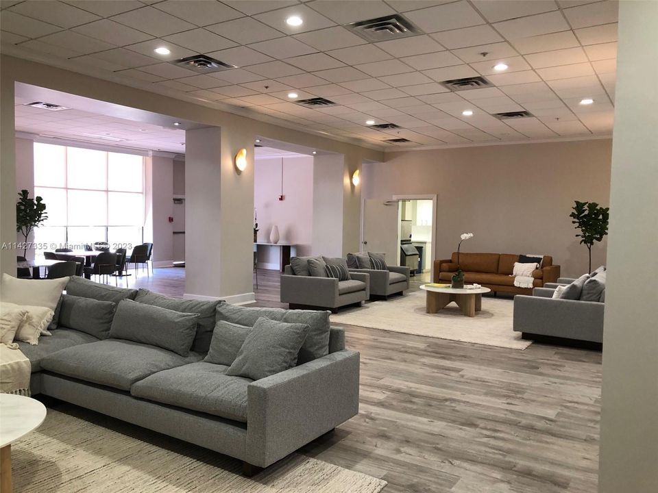 Recently Sold: $485,000 (1 beds, 1 baths, 930 Square Feet)