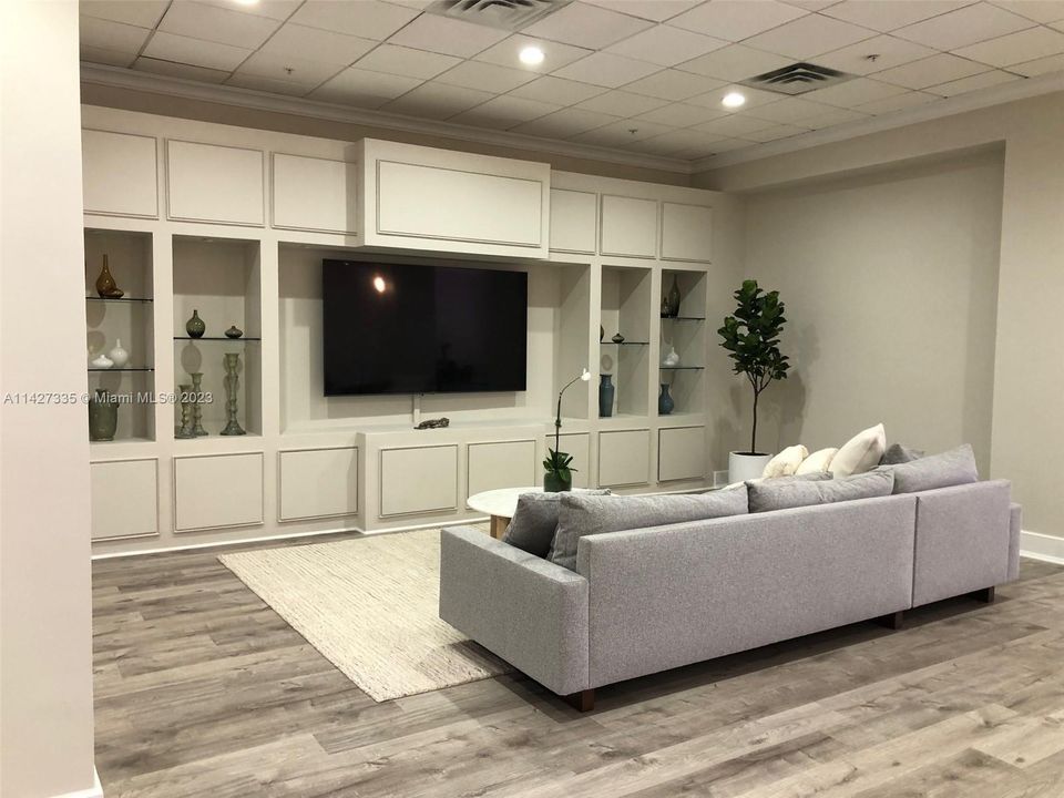 Recently Sold: $485,000 (1 beds, 1 baths, 930 Square Feet)