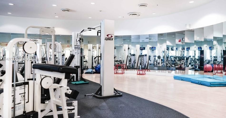 Recently Sold: $485,000 (1 beds, 1 baths, 930 Square Feet)