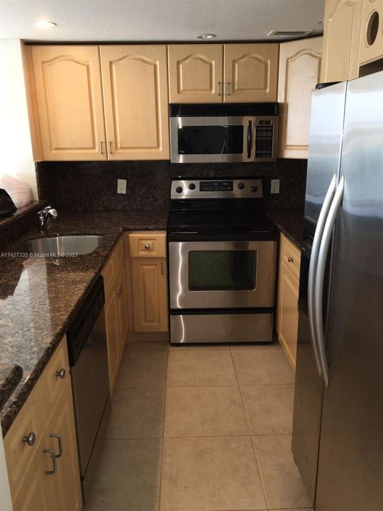 Recently Sold: $485,000 (1 beds, 1 baths, 930 Square Feet)