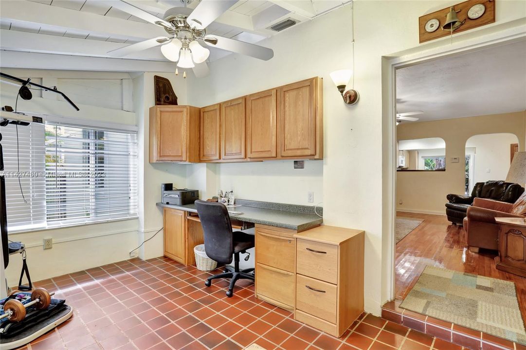 Recently Sold: $550,000 (2 beds, 2 baths, 1302 Square Feet)