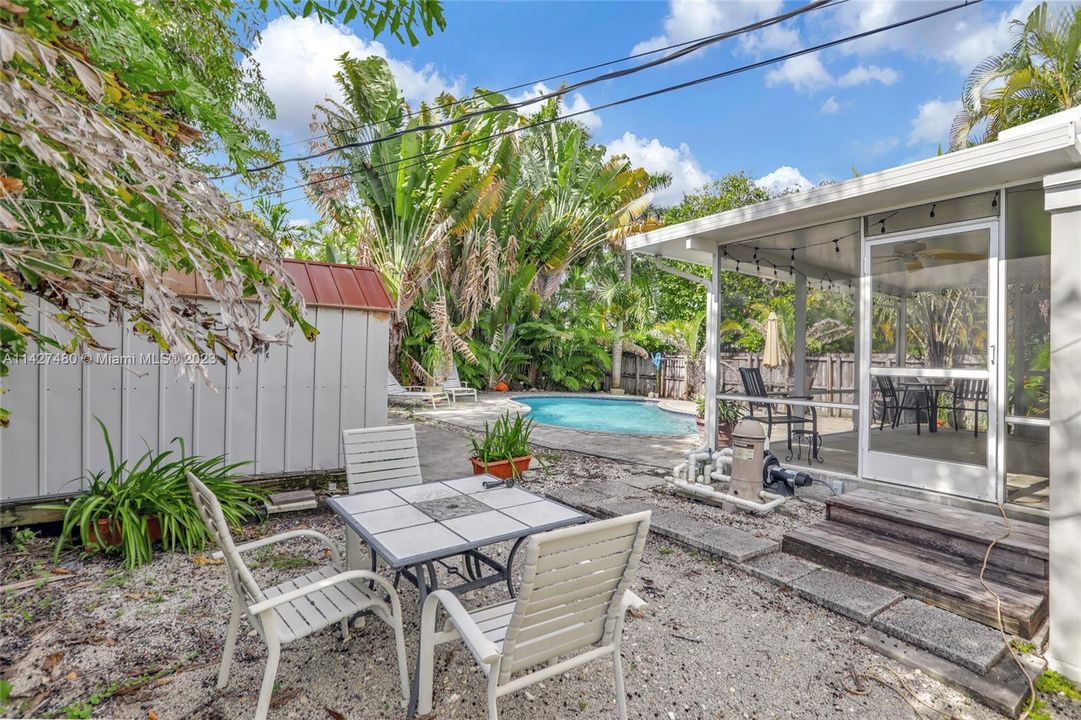 Recently Sold: $550,000 (2 beds, 2 baths, 1302 Square Feet)