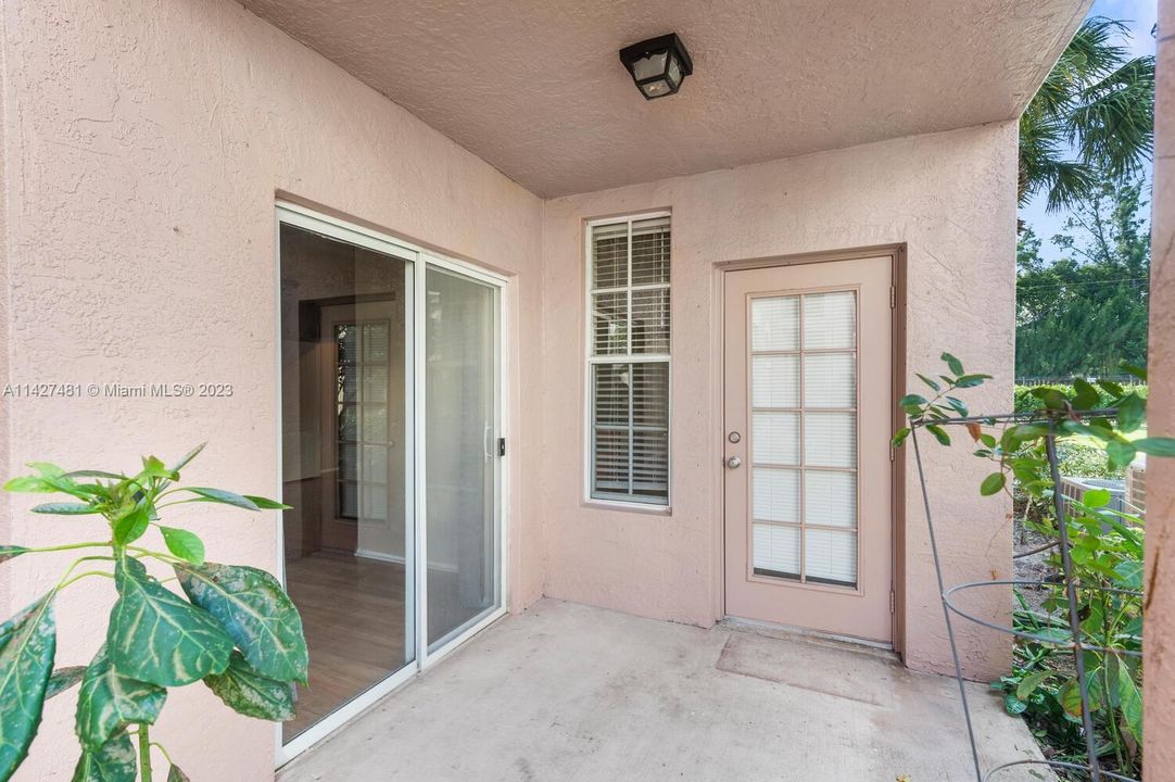 Recently Rented: $2,850 (3 beds, 2 baths, 1636 Square Feet)