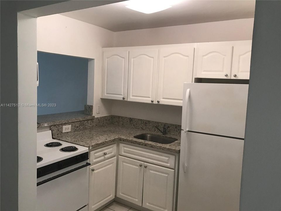 For Sale: $235,000 (0 beds, 1 baths, 370 Square Feet)