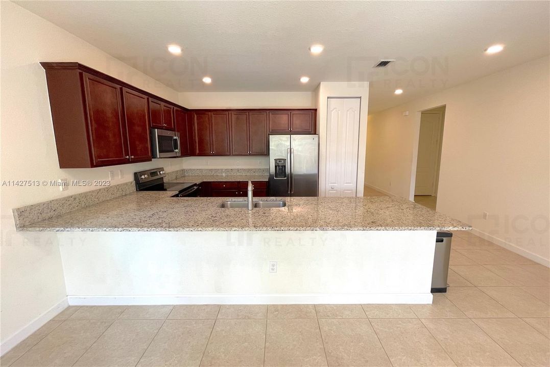 Recently Rented: $3,245 (3 beds, 3 baths, 2259 Square Feet)