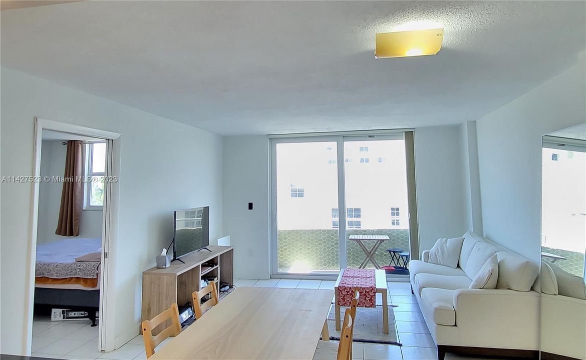 For Sale: $589,000 (1 beds, 1 baths, 654 Square Feet)