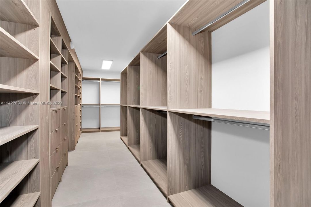 Recently Sold: $2,500,000 (3 beds, 3 baths, 2690 Square Feet)