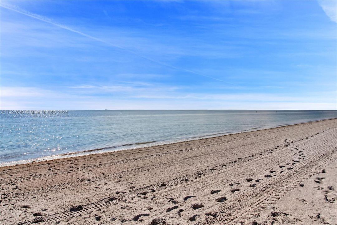 Recently Sold: $2,500,000 (3 beds, 3 baths, 2690 Square Feet)