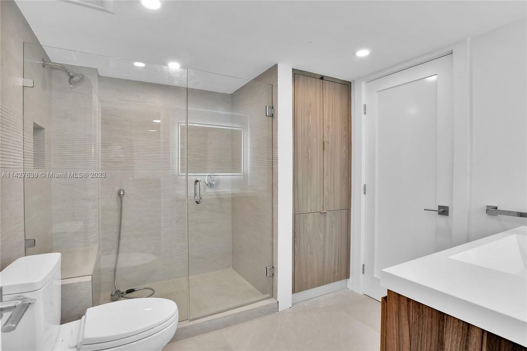 Recently Sold: $2,500,000 (3 beds, 3 baths, 2690 Square Feet)