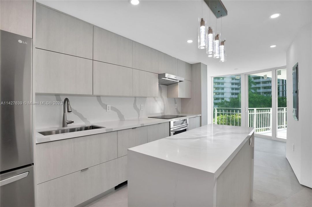 Recently Sold: $2,500,000 (3 beds, 3 baths, 2690 Square Feet)