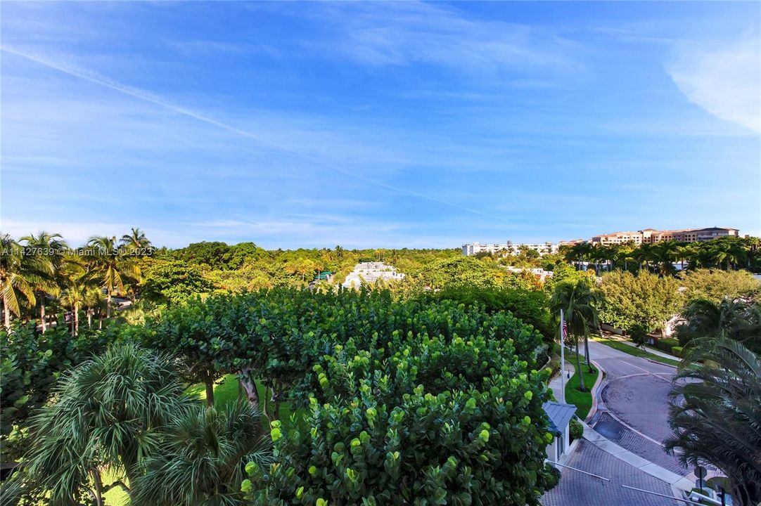 Recently Sold: $2,500,000 (3 beds, 3 baths, 2690 Square Feet)