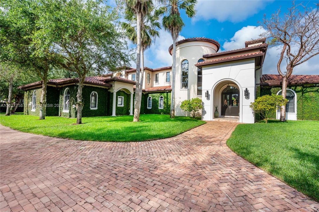 For Sale: $5,850,000 (7 beds, 8 baths, 7277 Square Feet)
