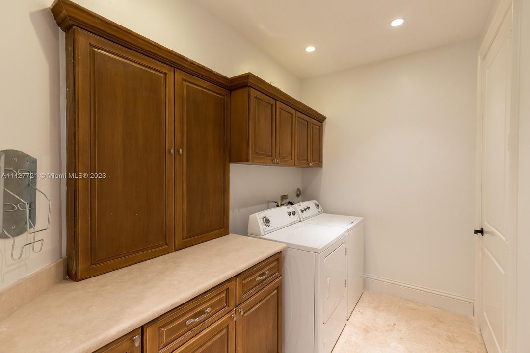 Recently Rented: $20,000 (4 beds, 4 baths, 5860 Square Feet)