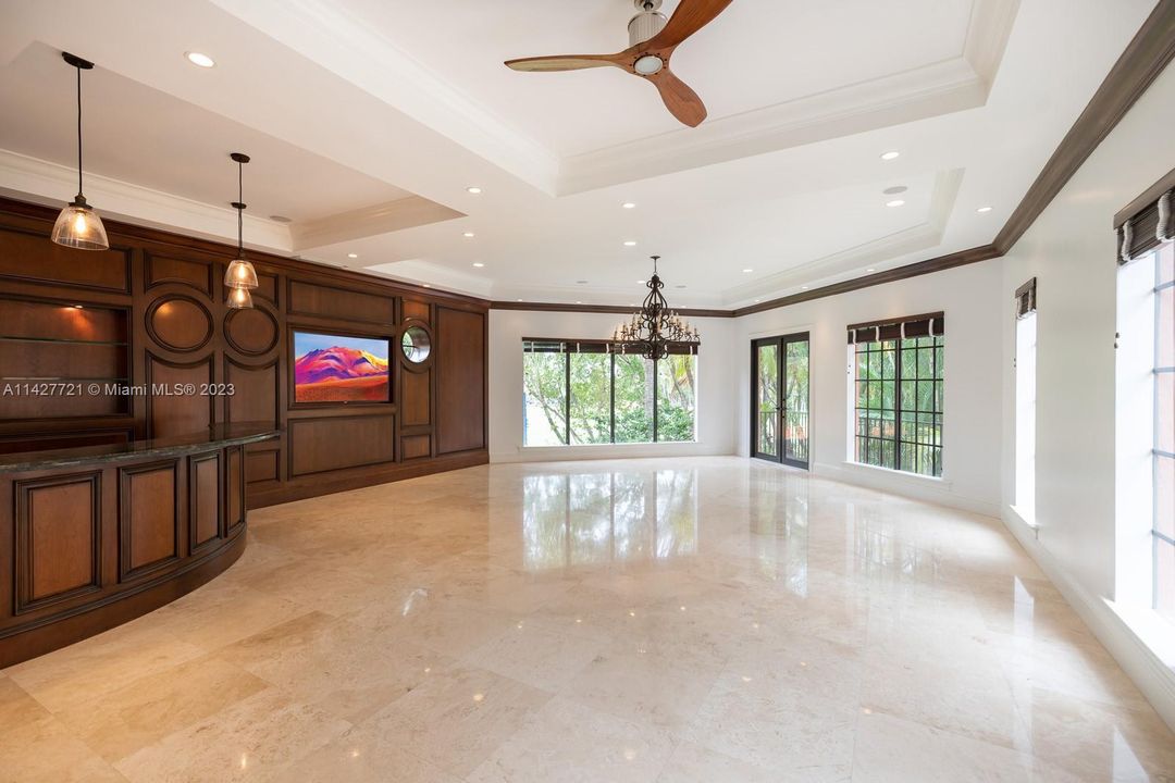 Recently Rented: $20,000 (4 beds, 4 baths, 5860 Square Feet)