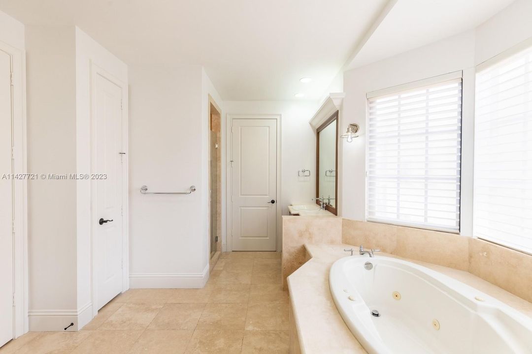 Recently Rented: $20,000 (4 beds, 4 baths, 5860 Square Feet)