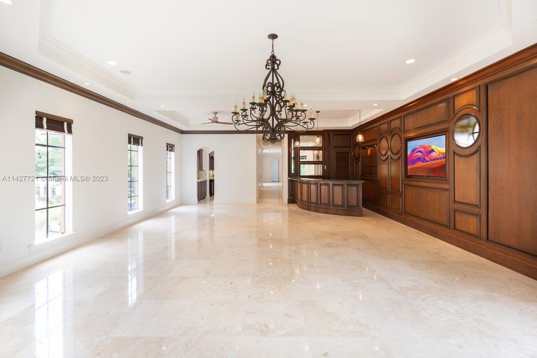 Recently Rented: $20,000 (4 beds, 4 baths, 5860 Square Feet)