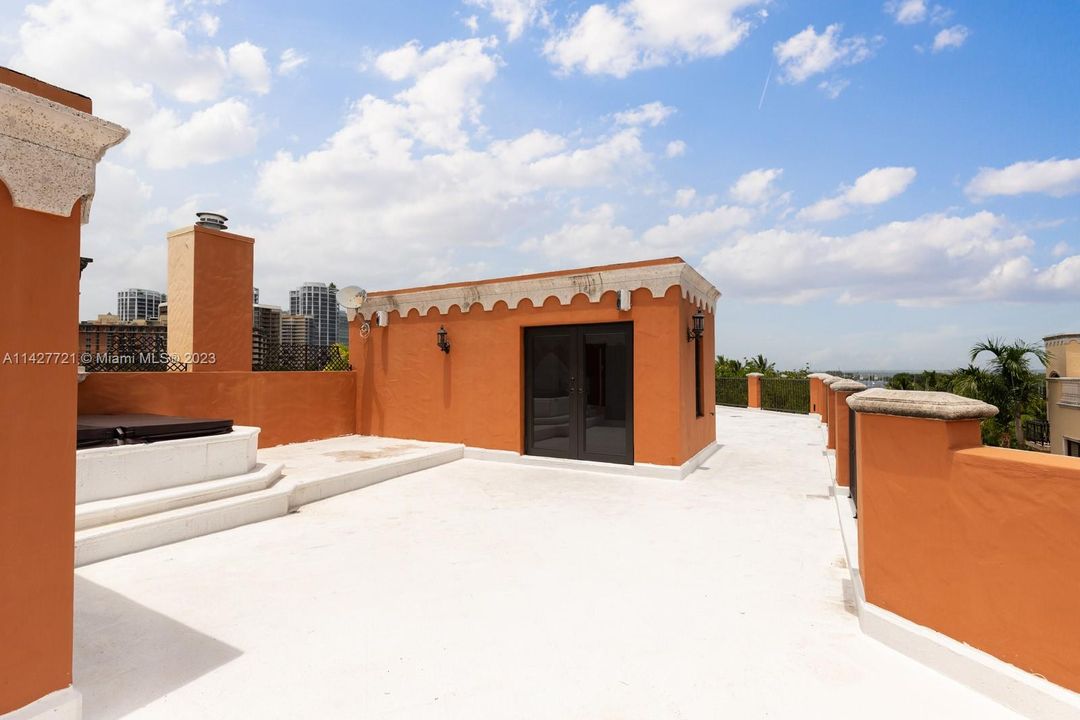 Recently Rented: $20,000 (4 beds, 4 baths, 5860 Square Feet)