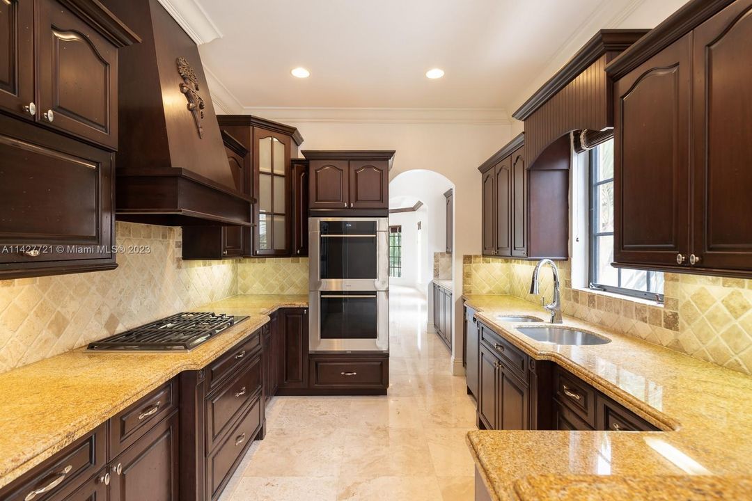 Recently Rented: $20,000 (4 beds, 4 baths, 5860 Square Feet)