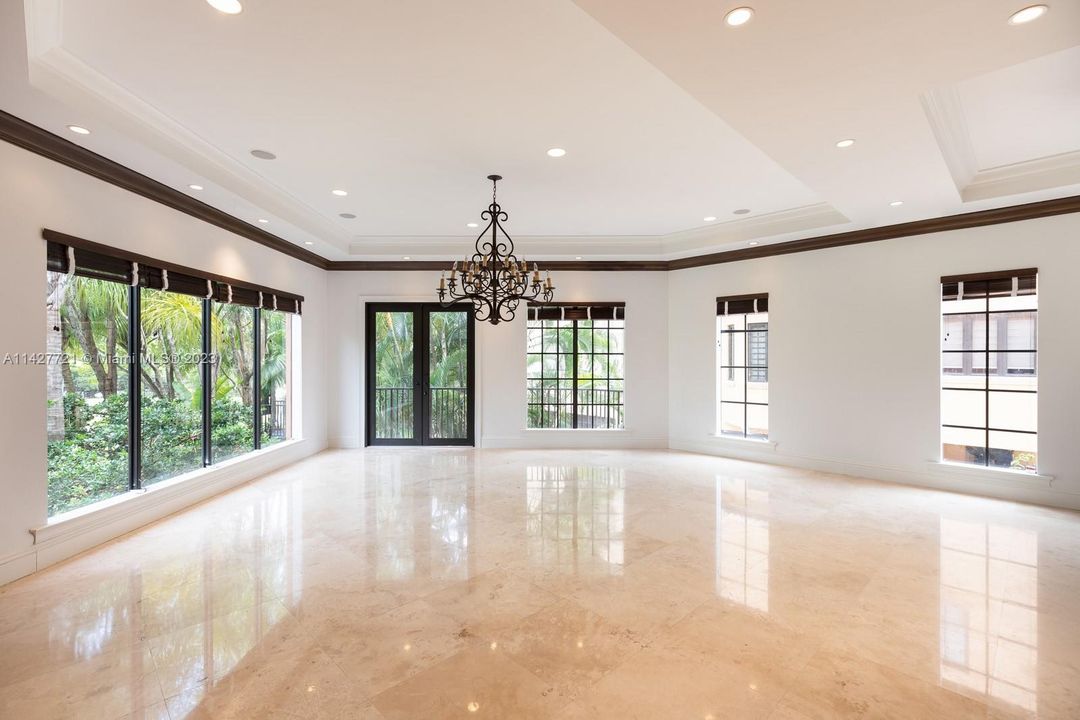 Recently Rented: $20,000 (4 beds, 4 baths, 5860 Square Feet)