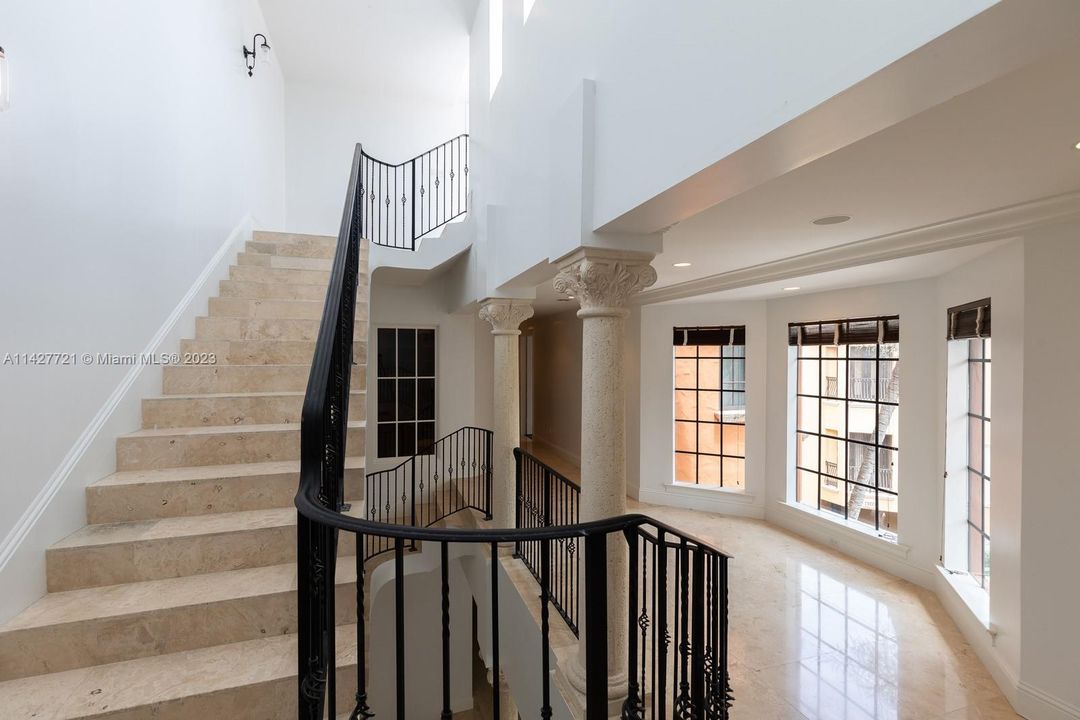 Recently Rented: $20,000 (4 beds, 4 baths, 5860 Square Feet)