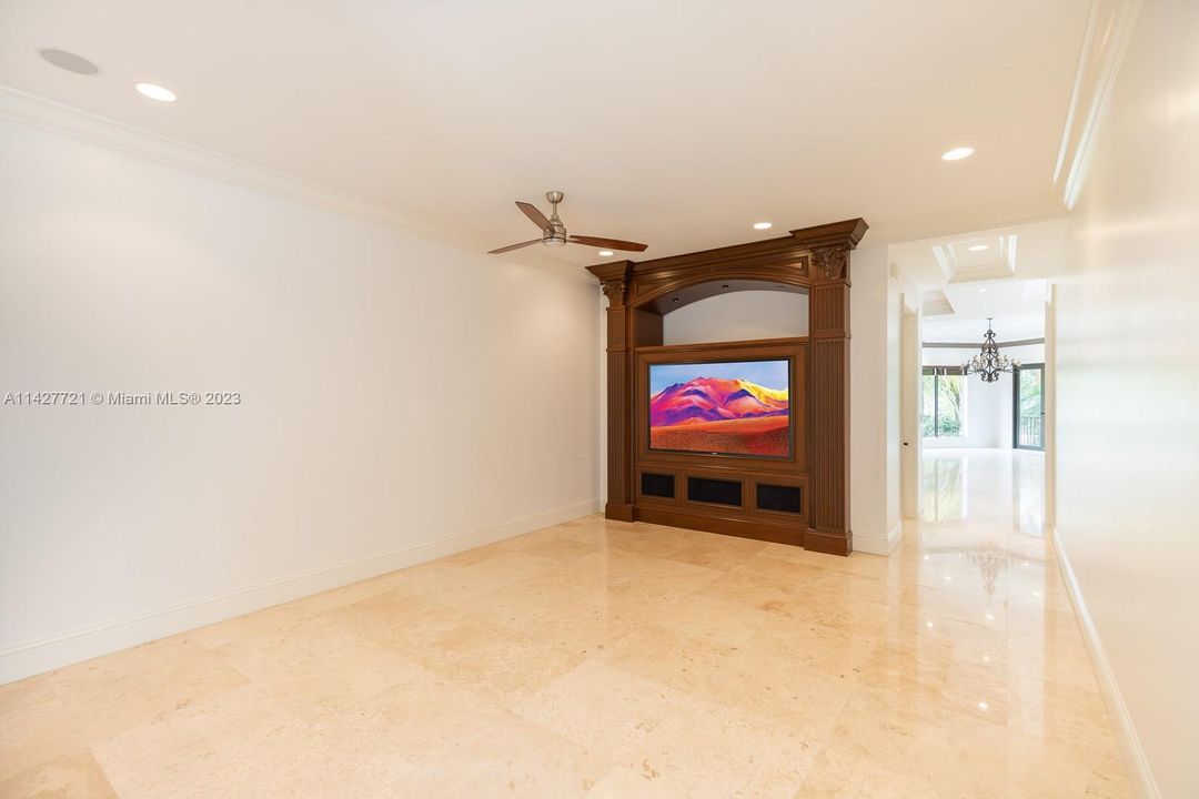 Recently Rented: $20,000 (4 beds, 4 baths, 5860 Square Feet)