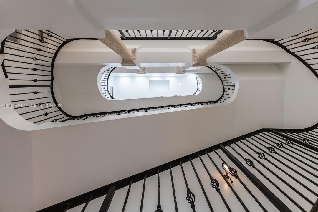 Recently Rented: $20,000 (4 beds, 4 baths, 5860 Square Feet)