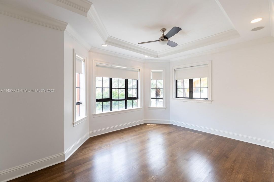 Recently Rented: $20,000 (4 beds, 4 baths, 5860 Square Feet)