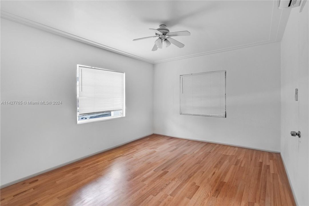 For Sale: $215,000 (1 beds, 1 baths, 409 Square Feet)