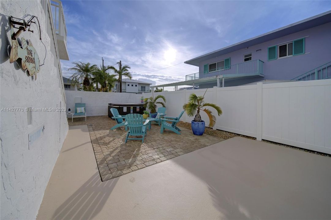 Recently Sold: $1,590,000 (3 beds, 2 baths, 1996 Square Feet)