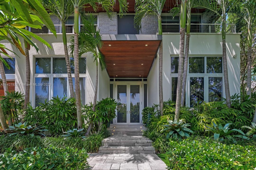 Active With Contract: $11,500,000 (6 beds, 6 baths, 5423 Square Feet)