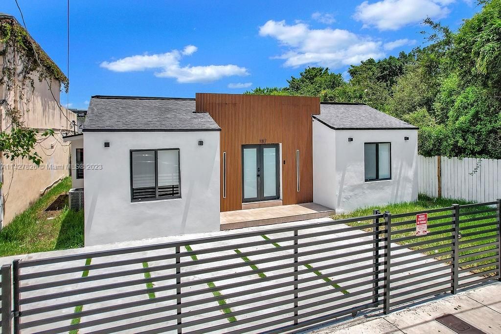 Недавно продано: $1,029,000 (4 спален, 3 ванн, 1639 Квадратных фут)