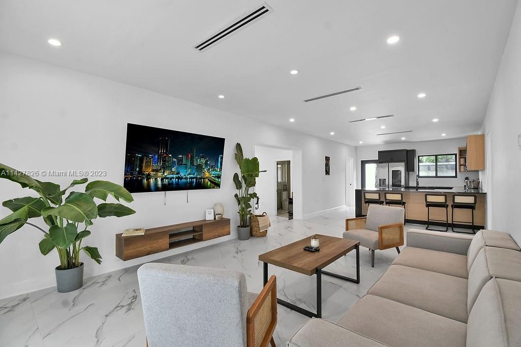 Недавно продано: $1,029,000 (4 спален, 3 ванн, 1639 Квадратных фут)