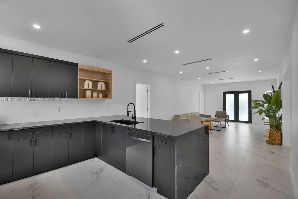 Недавно продано: $1,029,000 (4 спален, 3 ванн, 1639 Квадратных фут)