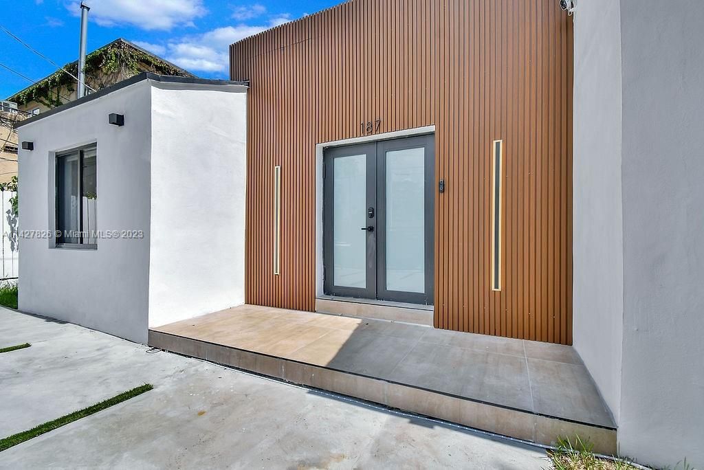 Недавно продано: $1,029,000 (4 спален, 3 ванн, 1639 Квадратных фут)