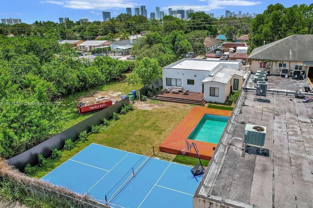 Недавно продано: $1,029,000 (4 спален, 3 ванн, 1639 Квадратных фут)