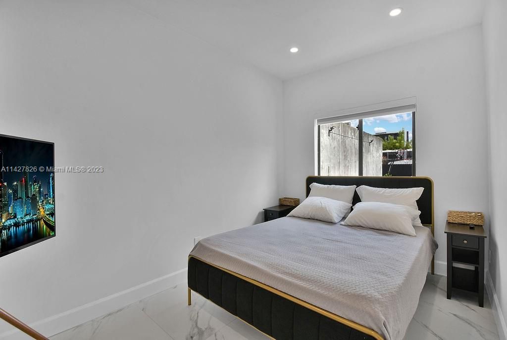 Недавно продано: $1,029,000 (4 спален, 3 ванн, 1639 Квадратных фут)