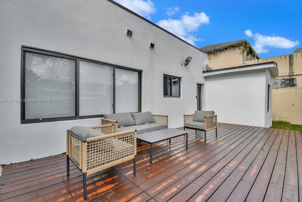 Недавно продано: $1,029,000 (4 спален, 3 ванн, 1639 Квадратных фут)