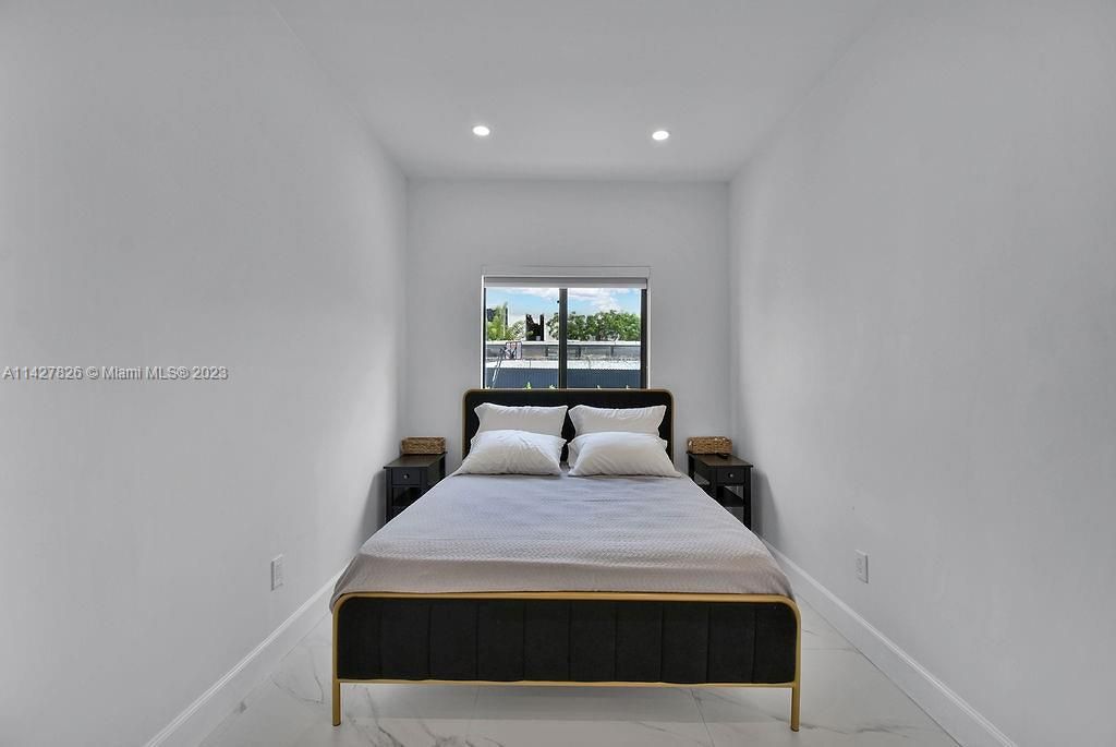 Недавно продано: $1,029,000 (4 спален, 3 ванн, 1639 Квадратных фут)